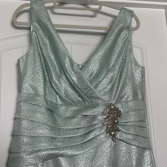 KM Collections Milla Bell Dress Sz 16 Wedding Formal Mint Green Silver Metallic - Picture 7 of 11